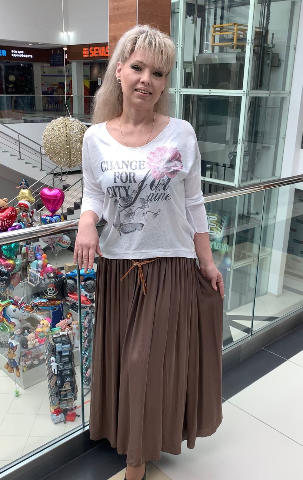 Короткий блестящий по лицевой стороне блузон