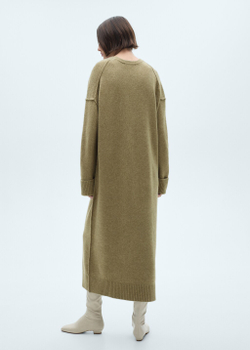 Вязаное платье с краями в рубчик