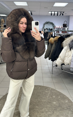 Шоколадный пуховик 60см с мехом финского песца на капюшоне