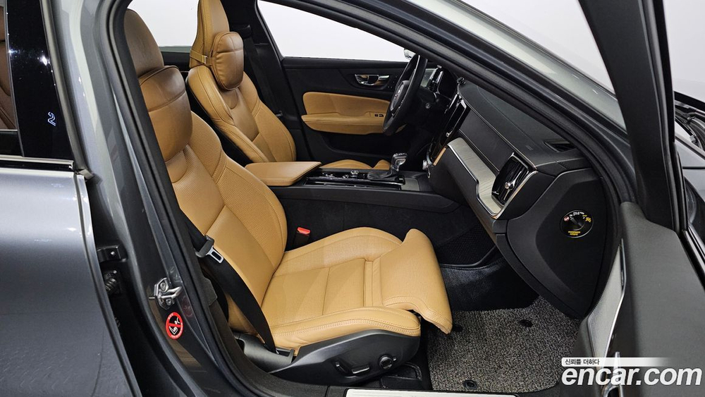 Volvo V60 Cross Country 2 Generation T5 Pro AWD (10.2019)