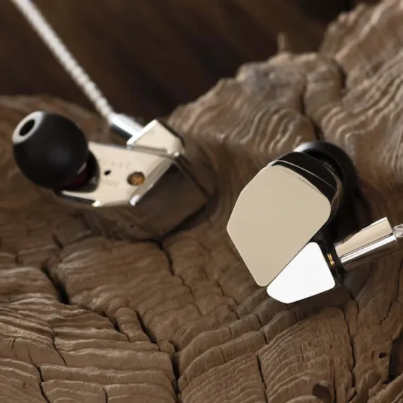 Final Audio A8000 Silver