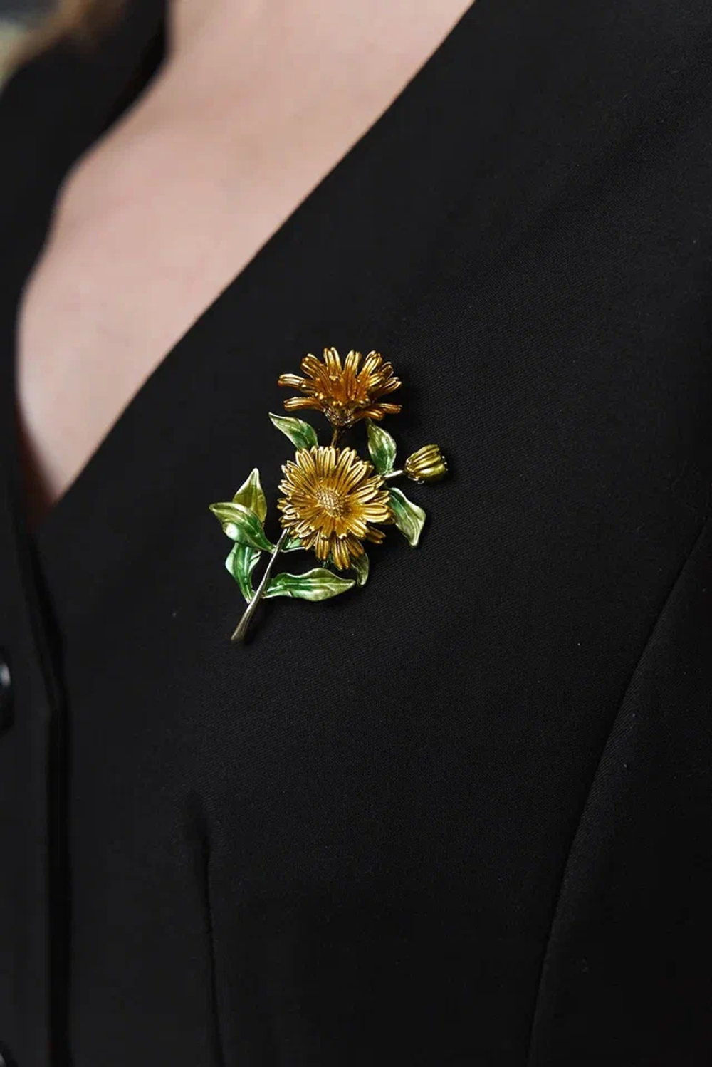 Брошь-подвеска букет из желто-золотистых цветов