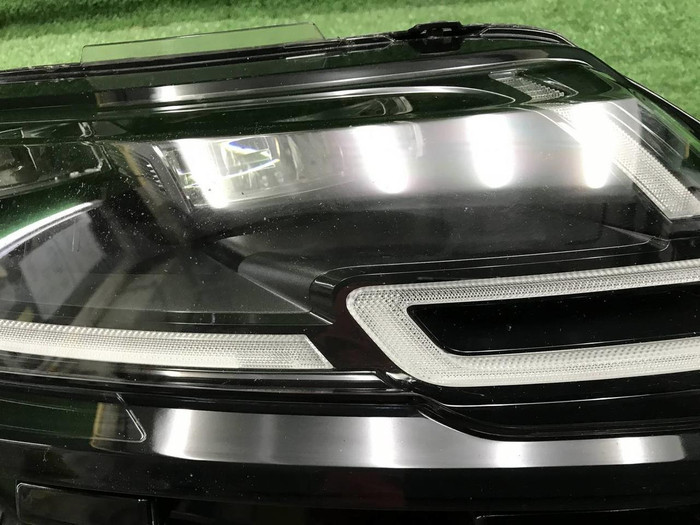 Фара правая Range Rover Velar (2017-2023) LED
