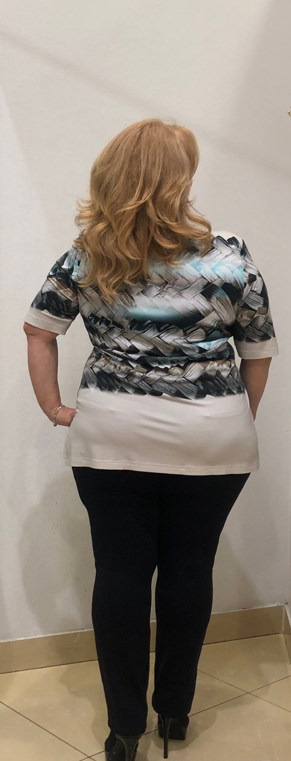 Нарядный блузон освежающей расцветки