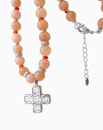 Чокер с кальцитом и сердоликом, подвеска стразовый крест