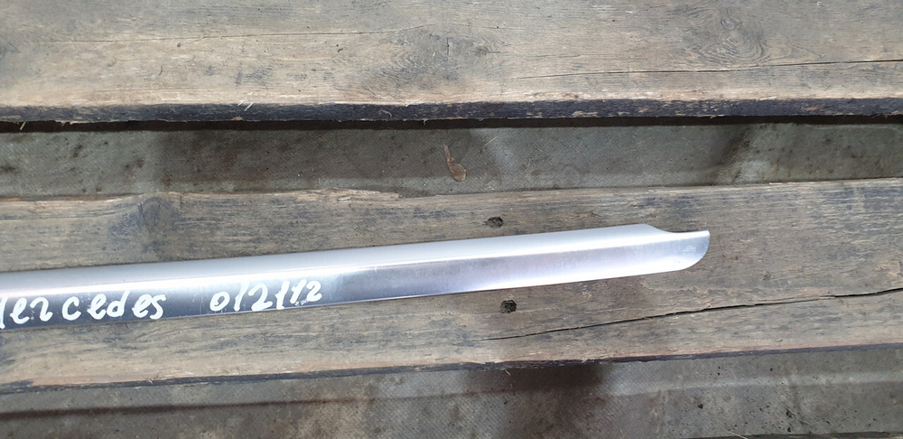 Накладка стекла заднего левого Mercedes GLC (X253) 15-нв Б/У Оригинал A2536700122