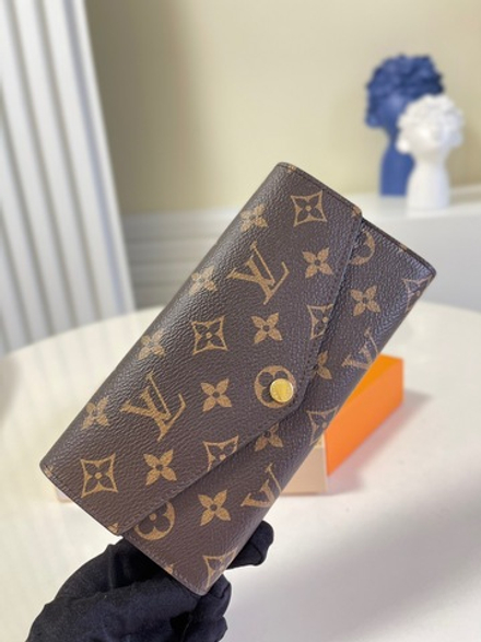 Louis Vuitton Sarah Wallet