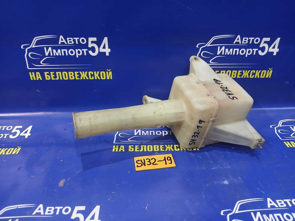 Бачок омывателя TOYOTA VISTA 1990