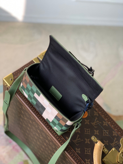 Louis Vuitton Steamer Wearable Wallet