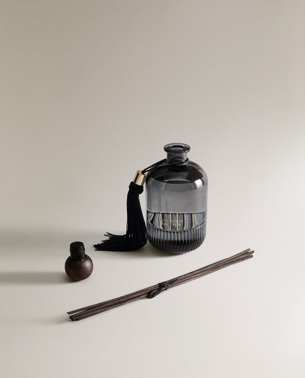 Zara Home - Диффузор с светящимися шафрановыми палочками, 480 мл