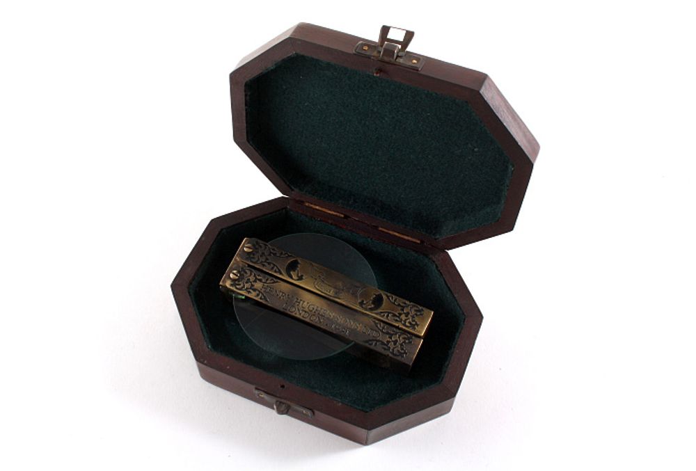 Складная лупа в деревянной коробке