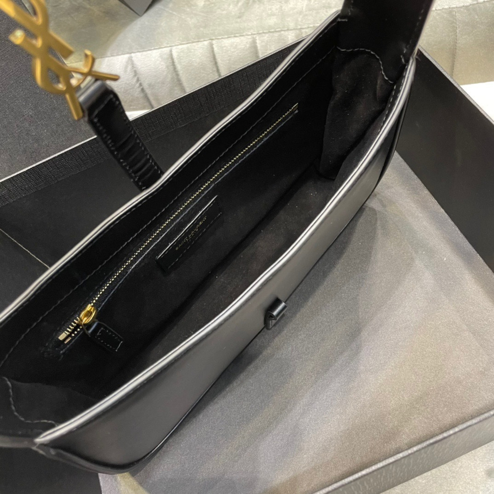 Saint Laurent Le 5 à 7 Hobo Bag