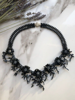 Колье "Цветы" ручной работы из бисера с камнем агат и кристаллами Swarovski