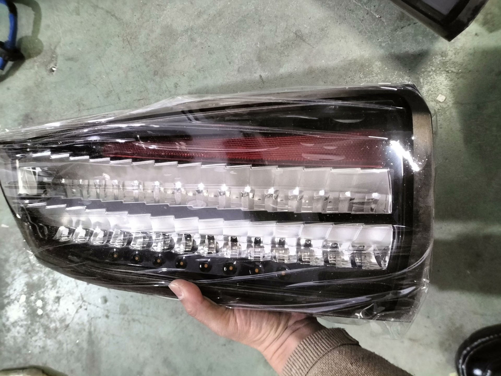 Задний фонарь (стоп, габарит) Cadillac SLS