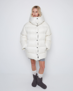 Пуховик со съемным капюшоном из нейлона Монклер молочный