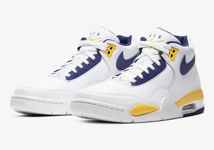 NIKE / Кроссовки