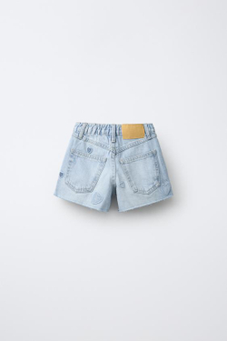 ZARA ДЖИНСОВЫЕ ШОРТЫ С НАШИВКАМИ «СЕРДЦА», ГОЛУБОЙ