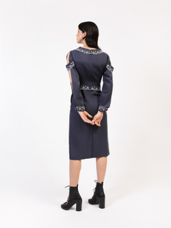 Платье-футляр с вышивкой OLA OLA