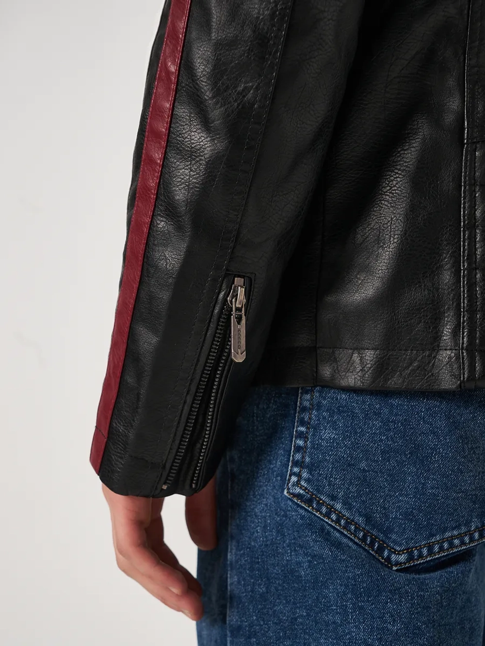 Кожаная мото куртка