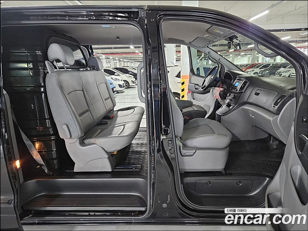 Hyundai The New Grand Starex Van 5-и местный (07.2020)