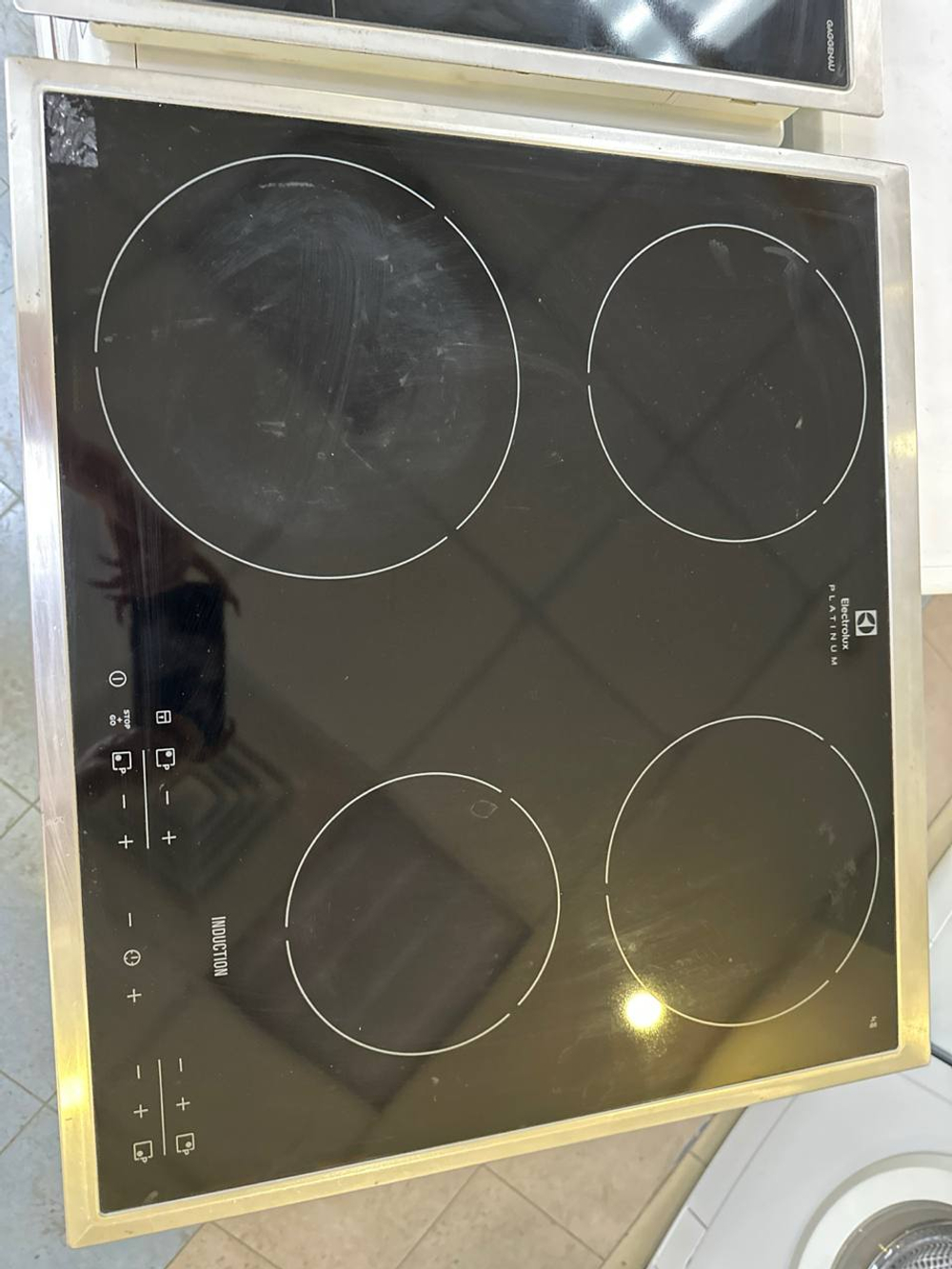 Варочная индукционная поверхность Electrolux EHH96340XK б/у