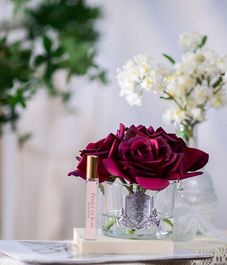 Букет из 5 красных роз в прозрачной вазе, Cote Noire