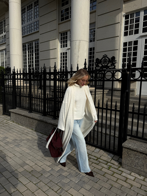 Накидка из пушистого трикотажа молочная