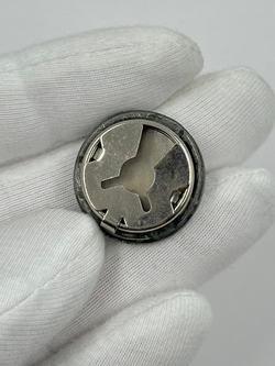 Накладка на пуговицу с голубой вставкой