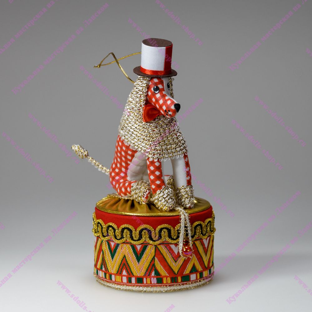 Сувенирная кукла с ложементом Пудель на шкатулке