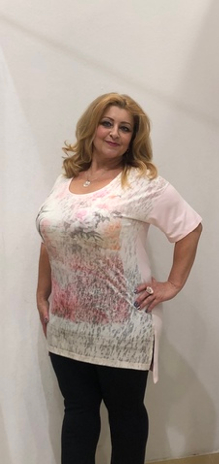 Летний светлый блузон с оригинальным принтом