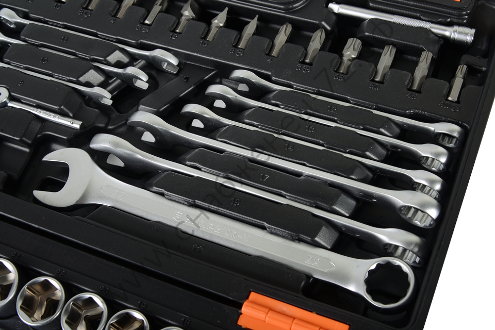 Набор инструментов Вихрь АВТО, 1/2" , 1/4" , CrV, в кейсе 82 предметов