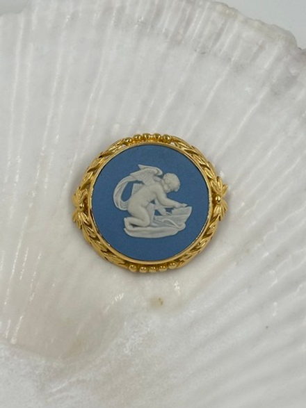 Брошь Wedgwood голубая