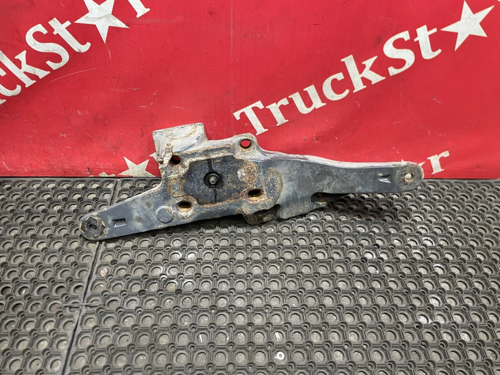 Кронштейн пневморессоры правый