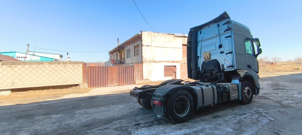 Shacman (Shaanxi) SX* 4x2 Седельный тягач SX4188YY381 (Дизельный, 12,5 л, 473 л.с., МТ)