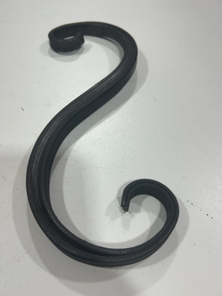 Кованый элемент Волюта размером 290* 100мм профильная труба 15*15мм.