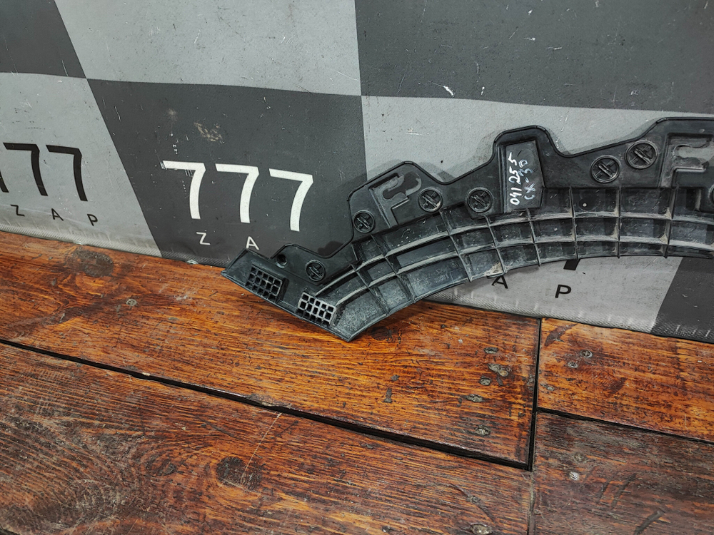 Кронштейн накладки крыла задний правый Mazda CX-30 19-нв Б/У Оригинал DFR5B0011