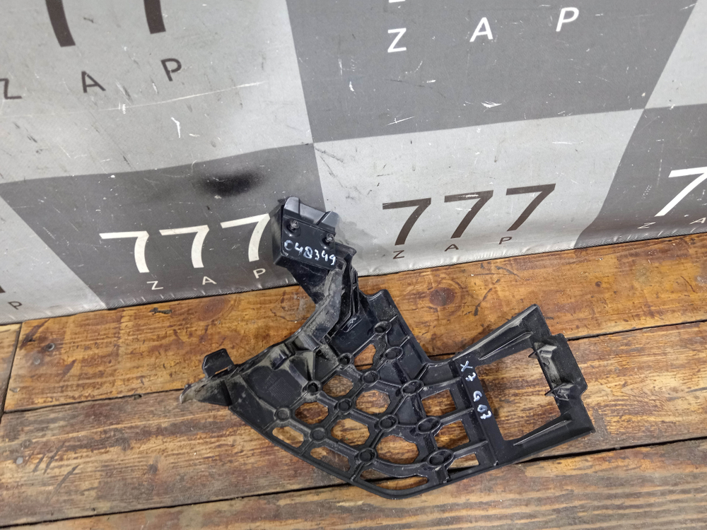 Кронштейн фары правый BMW X7 (G07) 22-нв Б/У Оригинал 51119881246