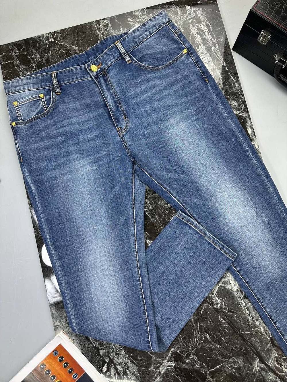 Джинсы Versace
