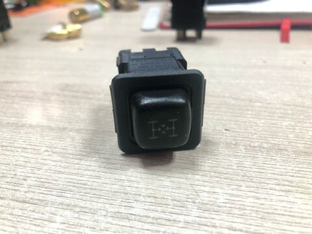 Кнопка блокировки межосевого дифференциала, шт *Россия