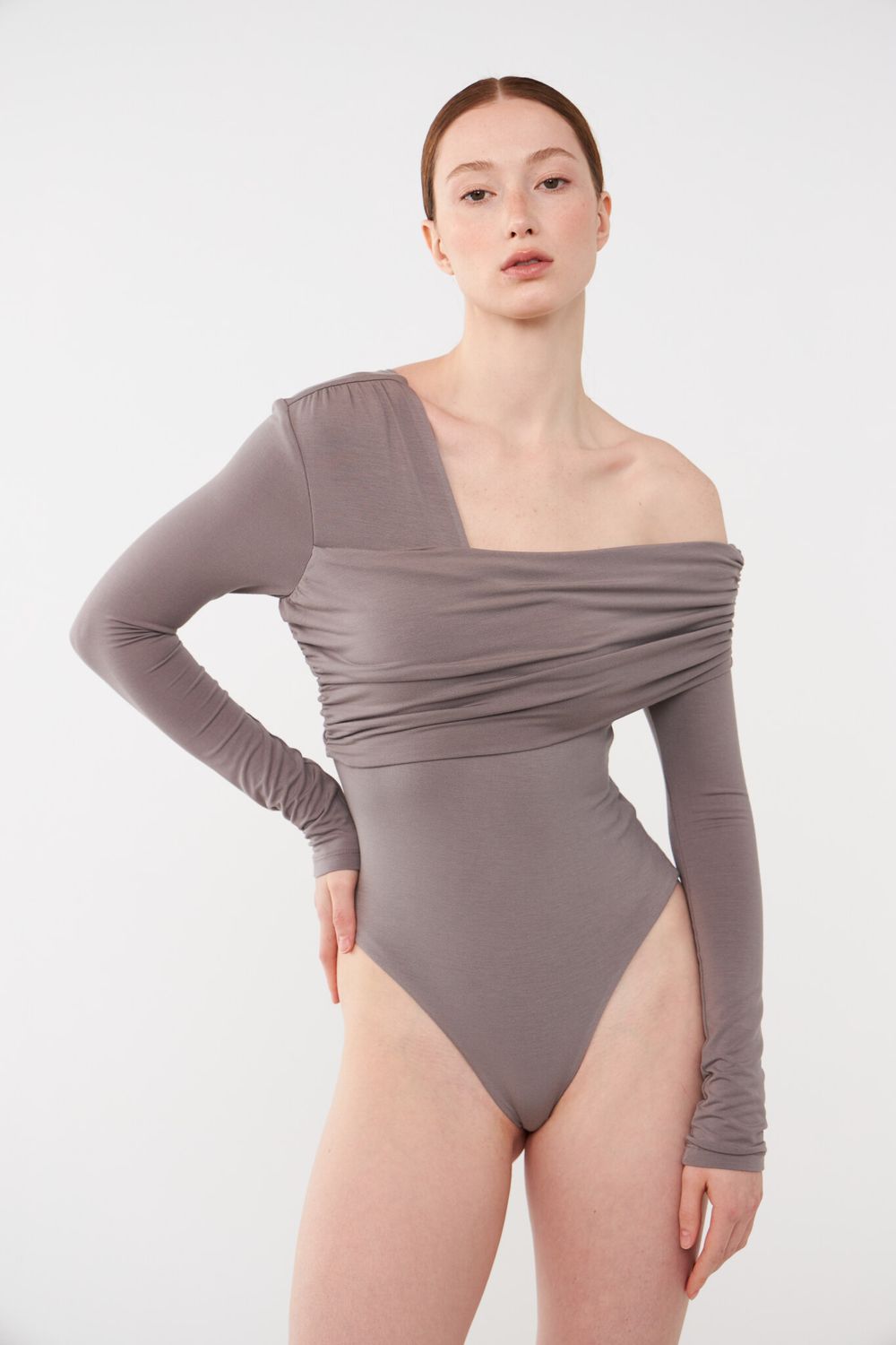 ТОП-БОДИ НА ОДНО ПЛЕЧО, СЕРЫЙ