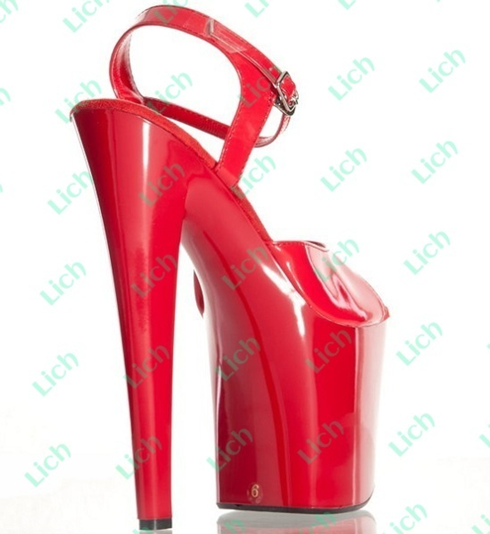 Туфли на очень высокой платформе