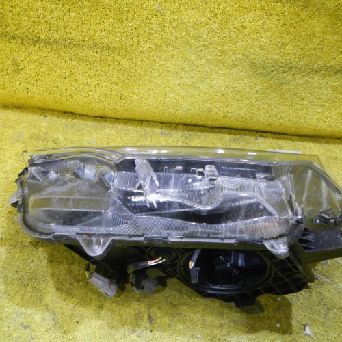 Битая Фара левая Toyota Rav 4 CA40 (2015-2019) LED
