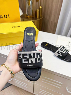 Шлепанцы Fendi