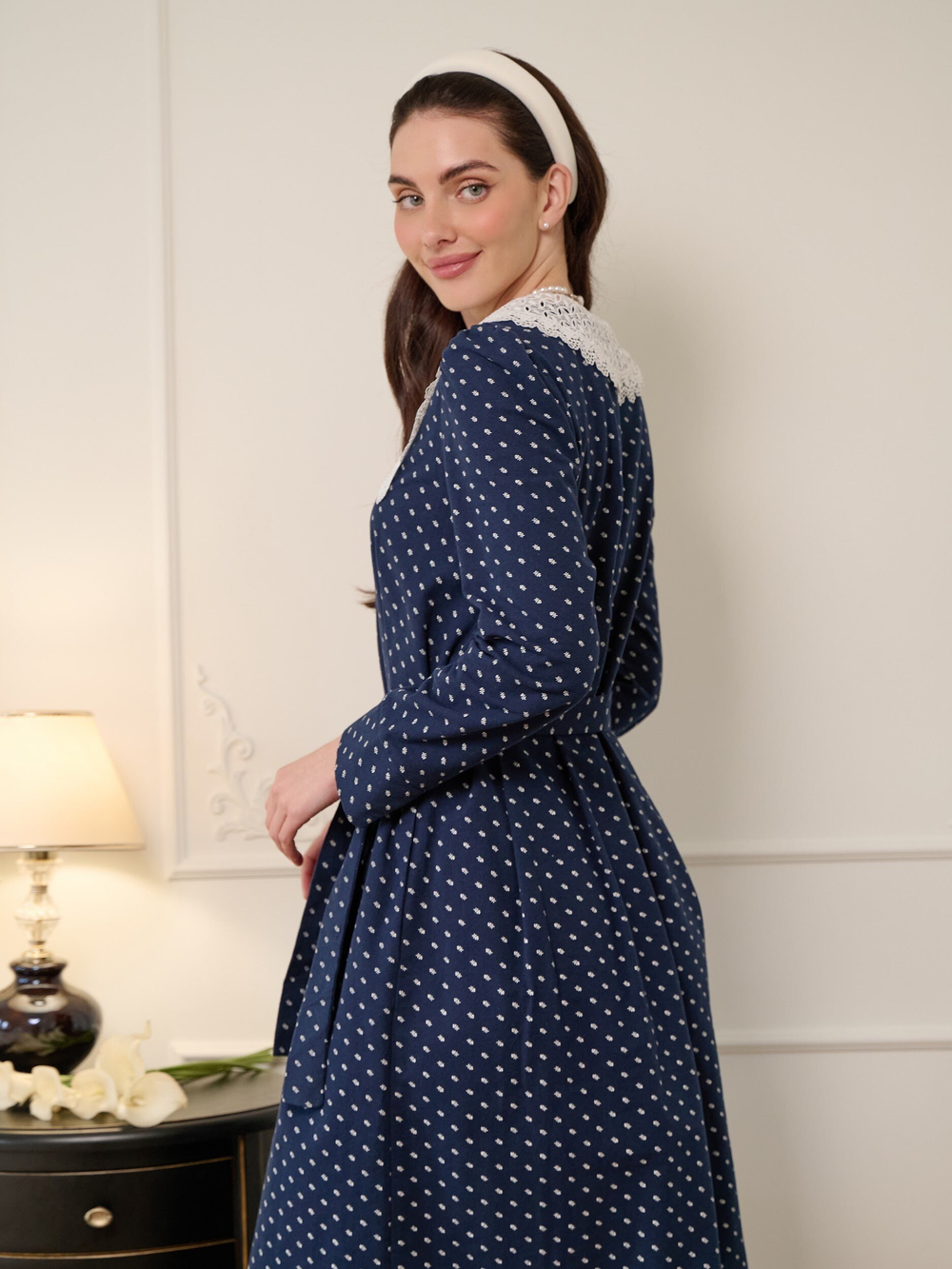 Платье с кружевным воротником