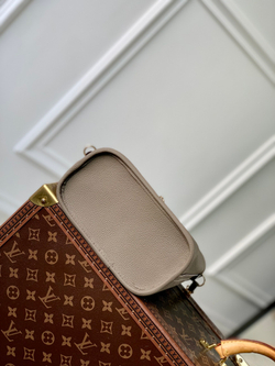 Louis Vuitton Neverfull Bandouliere Inside Out BB