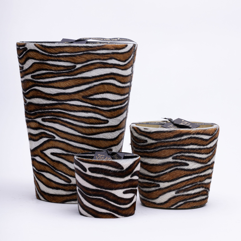 Свеча ароматическая 1.8кг Victoria with Love Hairy tricolore