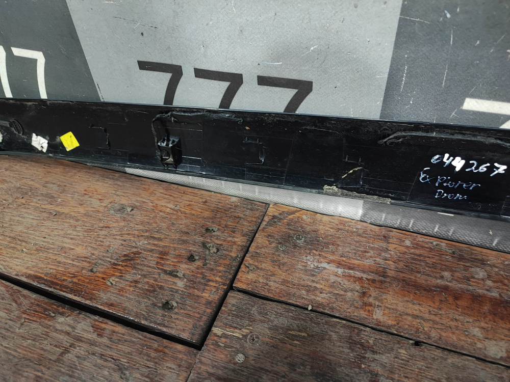 Накладка лобового стекла левая Ford Explorer 5 10-19 Б/У Оригинал BB5Z7803137AB