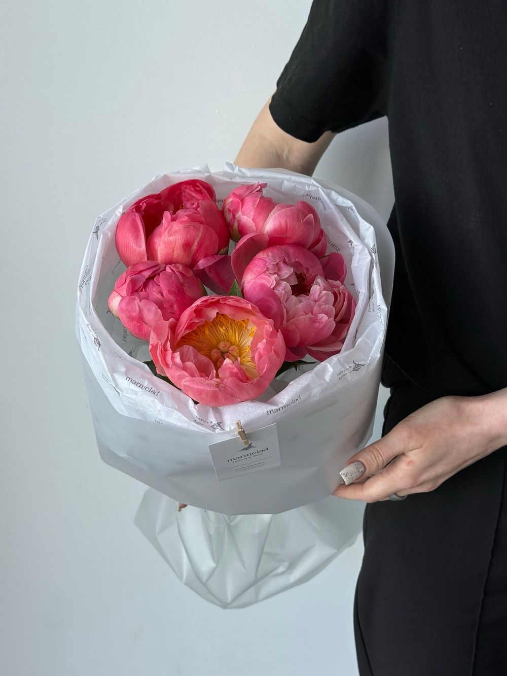 Букет из пионов сорта Корал Шарм 5 шт