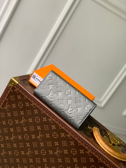Louis Vuitton Sarah Wallet