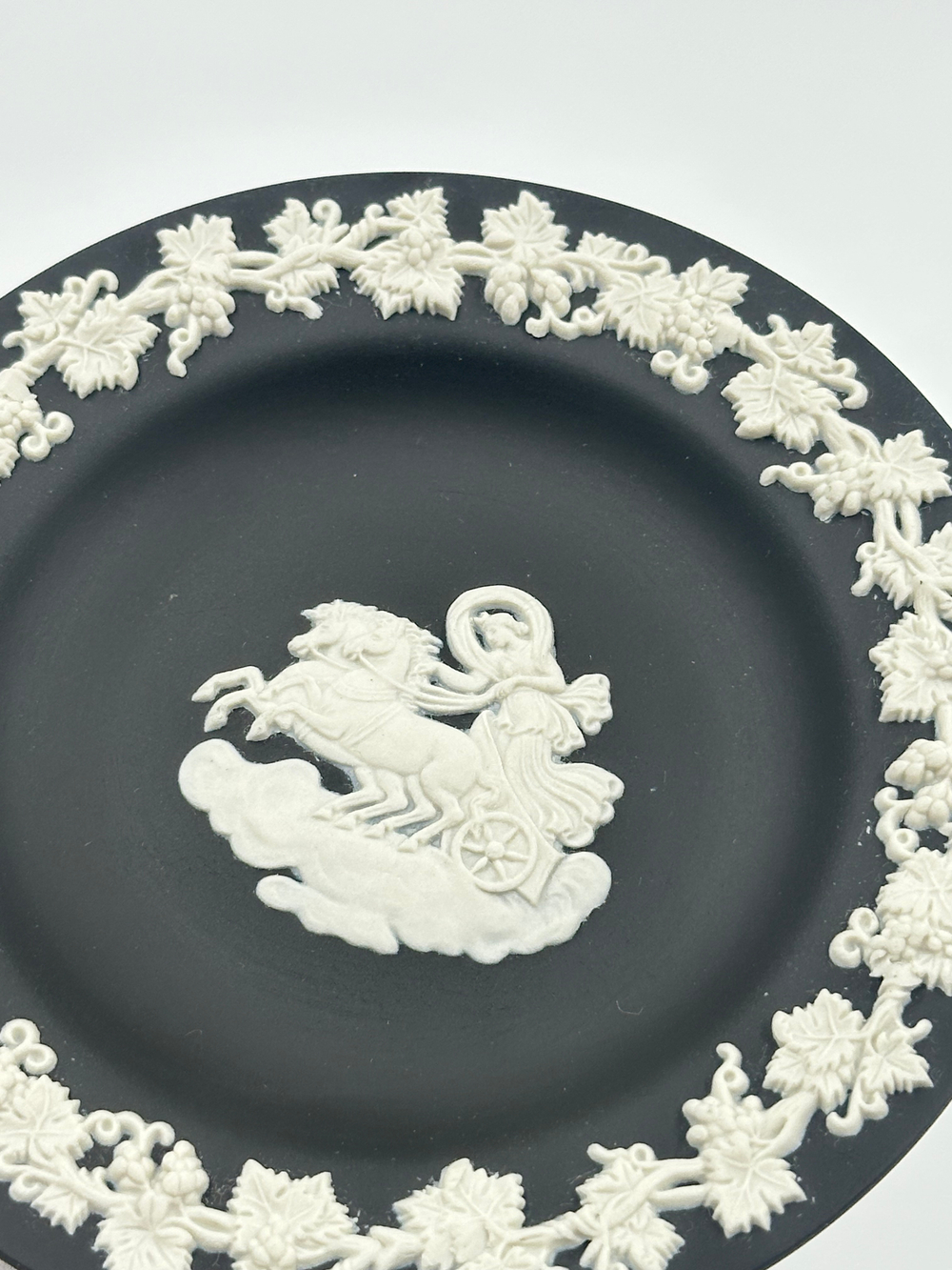 Декоративная тарелочка Wedgwood чёрная